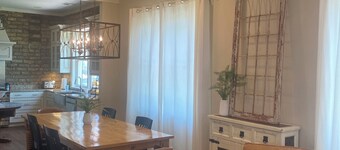 Charming Victorian Cottage - historic district.  Nice view, quiet neighborhood.