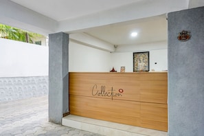 Reception - Super OYO 819617 Hotel Seven Hills (Pune)