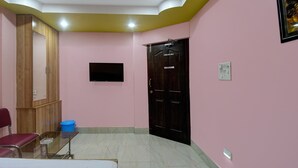 Classic Room | 1 bedroom, bed sheets - Flagship Hotel Mahal And Restaurant (Kolkata)