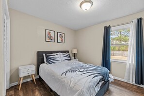 3 bedrooms, iron/ironing board, WiFi, bed sheets