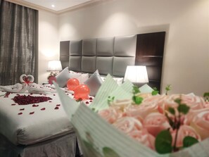 Suite, Stadtblick | Verdunkelungsvorhänge, schallisolierte Zimmer, Bettwäsche
