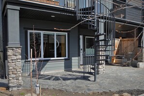 Exterior - Bright and sunny 1-bdr guest suite in South Calgary (De Winton)