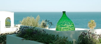 Charming house w/ view, 5 min walk from the sea