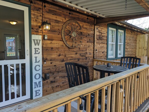 Outdoor dining - Welcome to your cozy retreat near Asheville  (Candler)