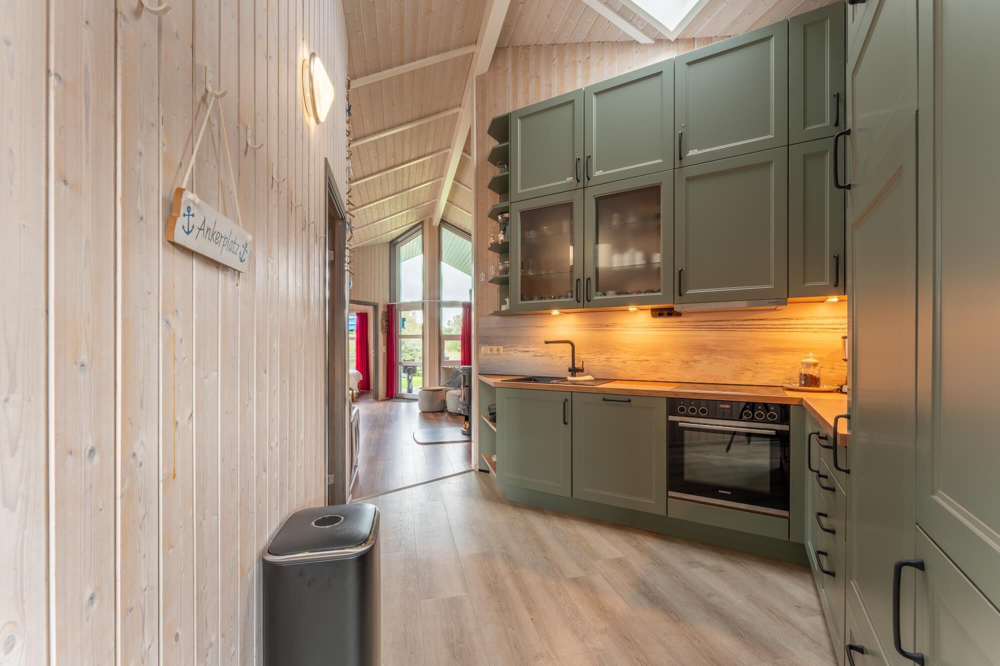 冷蔵庫、オーブン、食器洗い機、コーヒー / ティーメーカー