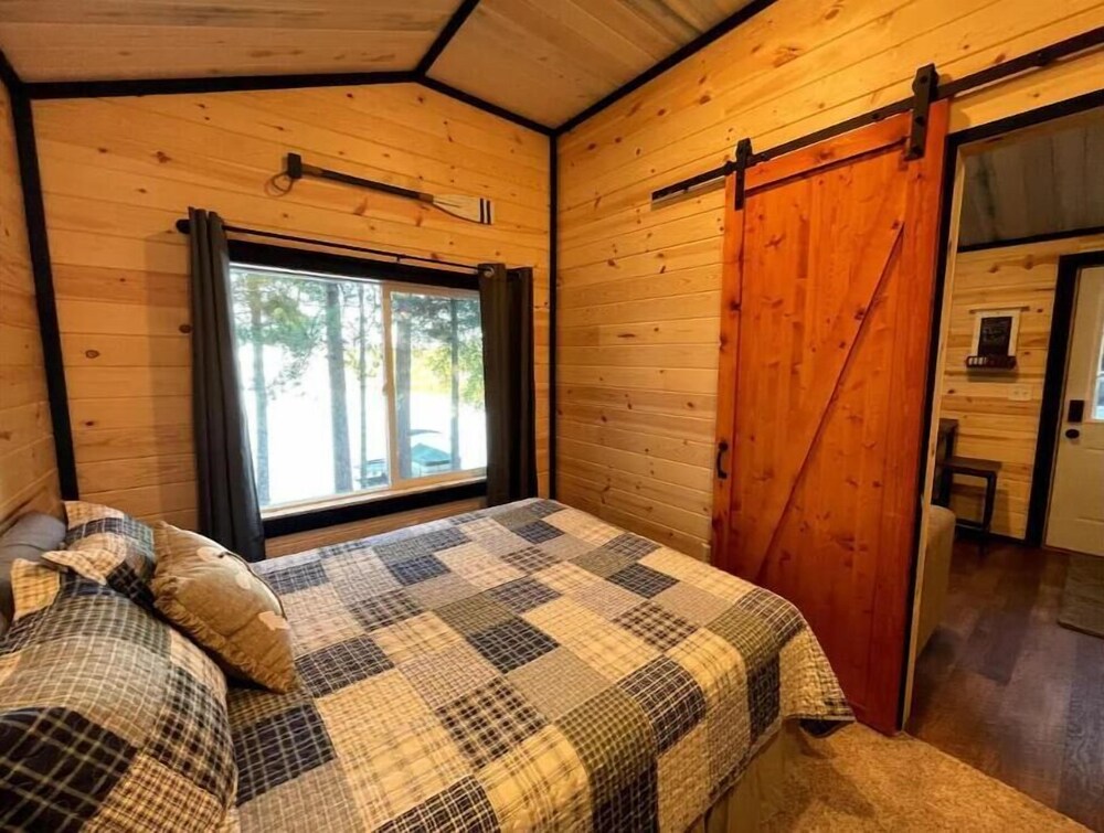 Waterfront b Lake, Cabin 2 b Lake Vrbo