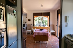 Fridge, microwave, dishwasher - 3 bed semi-detached house w/ pool & terrace (H04) (Begur)