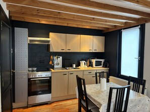 Private kitchen - Er is een Apotheek, Café, Bakkerij en Winkel in de Buurt van het Appartement (Beveren)