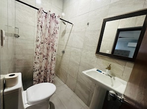 Dusche, Handtücher, Seife, Shampoo
