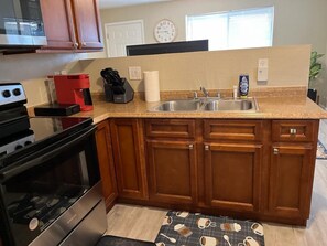 Microwave, oven, stovetop, dishwasher - Private Oasis in Tempe (Tempe)