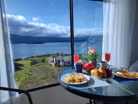Dining. Alquiler DE Cabañas Campestres CON Hermosa Vista AL Lago DE Tota Cuitiva Boyaca