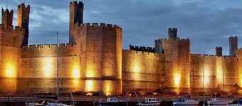 Apartment 5 Old Conservative Club in Historic Town | Pass the Keys