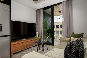 TV - Station House Luxury Living - Generator + Pool (Cape Town)