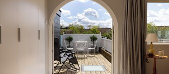 The Thames Embrace 3 BR & Garden House