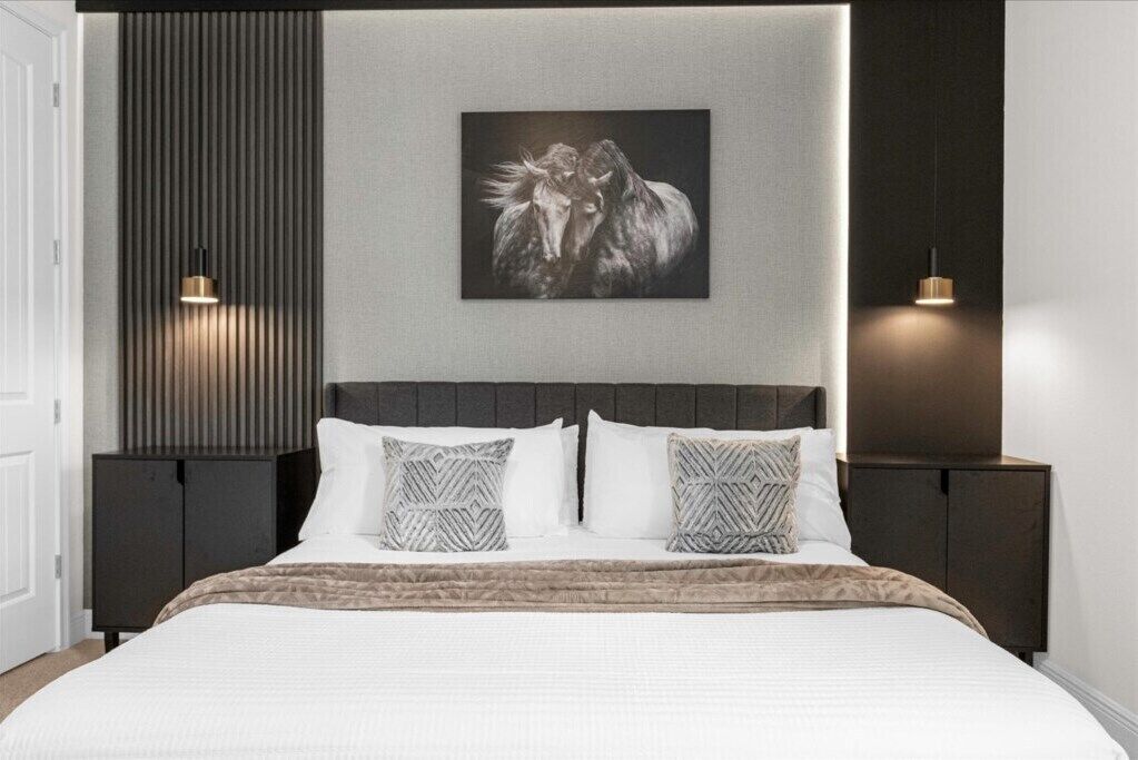 5 bedrooms, iron/ironing board, WiFi, bed sheets