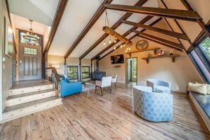 Smart TV, fireplace, DVD player