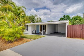 Exterior - Coastal Vero Beach Home Near the Ocean w/ Patio (Vero Beach)