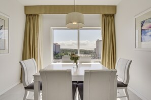 Dining - Elegant Destin Condo w/ Ocean Views: Walk to Beach (Destin)