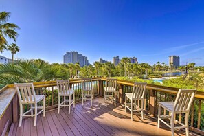 Property grounds - Elegant Destin Condo w/ Ocean Views: Walk to Beach (Destin)