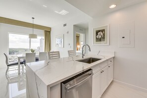 Fridge, microwave, stovetop, dishwasher