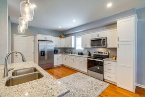 Fridge, microwave, stovetop, dishwasher - Louisville Retreat w/ Deck ~ 11 Mi to Downtown! (Louisville)
