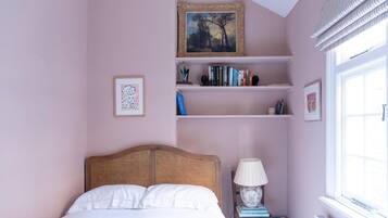 3 bedrooms, iron/ironing board, free WiFi