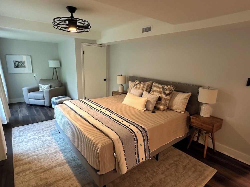 Relax, Rest, and Refresh! A beautiful oasis on the lake! Edgemont Vrbo