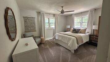4 habitaciones, tabla de planchar con plancha, cuna de viaje y wifi