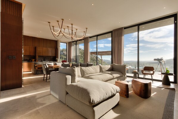 Smart TV, ping pong, stereo