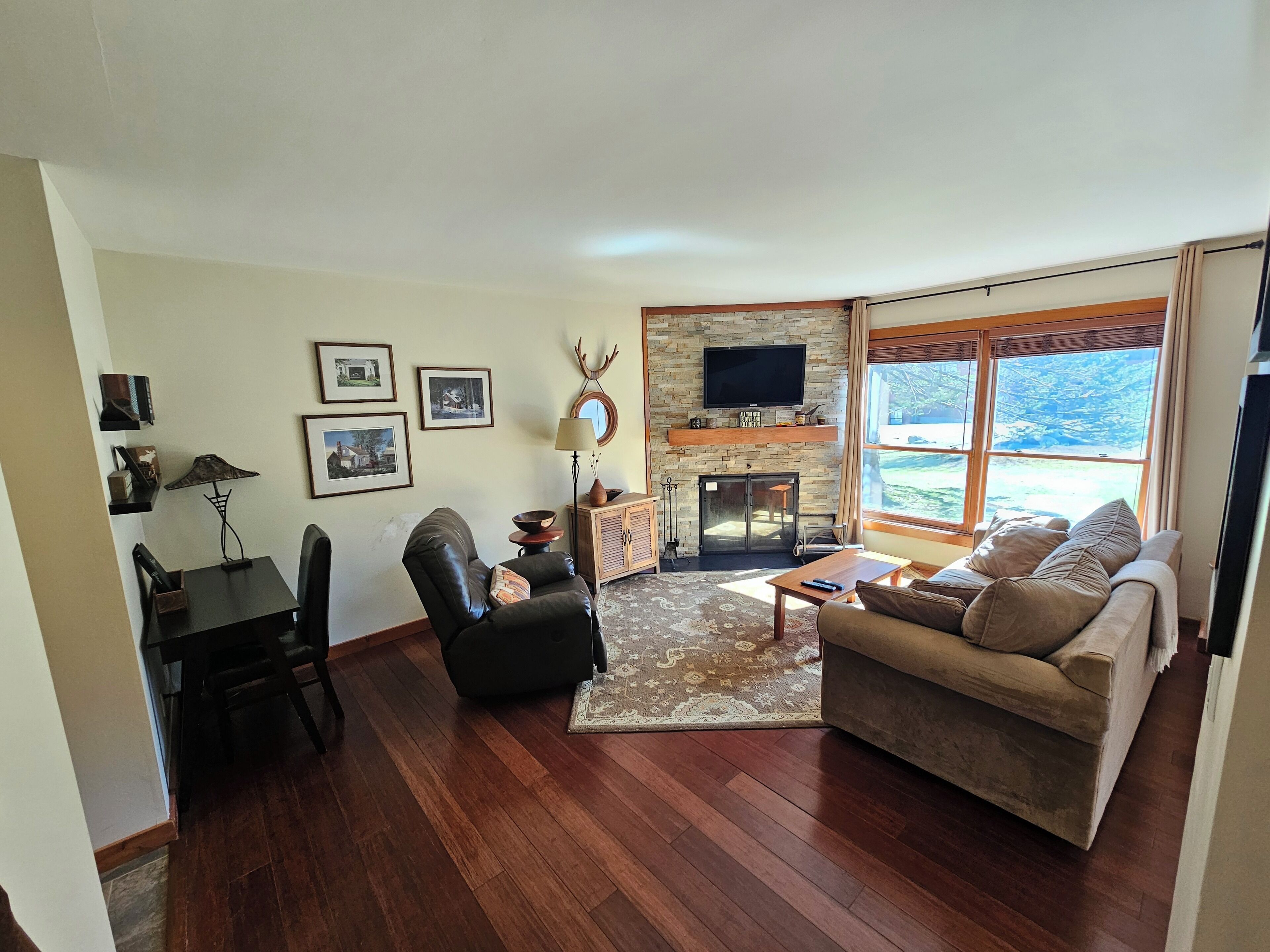 Killington Condo, Pool, Hot-tubs, Sauna. Walk to Snowshed, Ski-in, Mt Bike, Golf