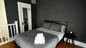 3 bedrooms, desk, iron/ironing board, free WiFi - Spacious & Inviting Bungalow near Downtown
 (Phoenix)