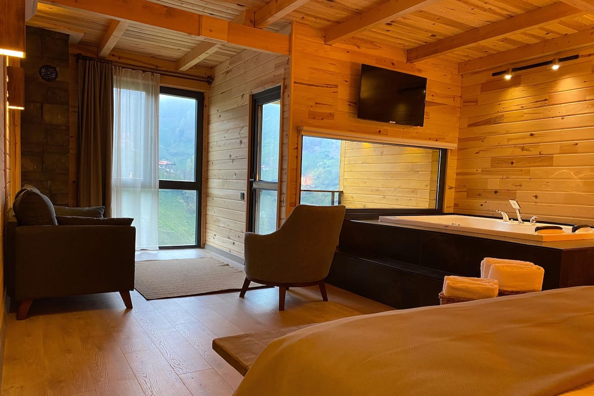 Deluxe Room, Mountain View | 1 bedroom, laptop workspace, free WiFi, bed sheets