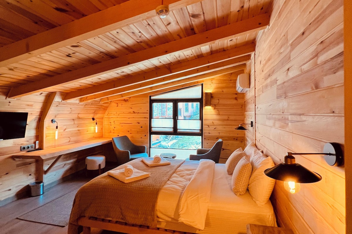 Basic Quadruple Room | 1 bedroom, laptop workspace, free WiFi, bed sheets