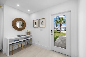 Interior - 4 BR with Pool Newly Remodelled Regatta Beachside Villa - walk to the beach! (Naples)