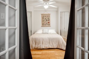 4 habitaciones, tabla de planchar con plancha, cuna de viaje y wifi