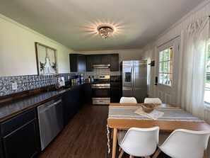 Fridge, microwave, oven, stovetop - D'Arbonne Nest Rentals: The Gator's Nest (Union Parish)