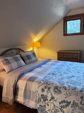 1 bedroom, WiFi, bed sheets - Italian Villa Retreat • 10 Min to UO & Autzen (Eugene)