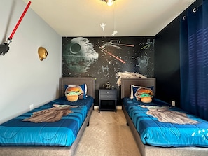 5 habitaciones, tabla de planchar con plancha, cuna de viaje y wifi 