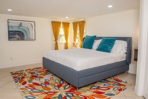 4 bedrooms, iron/ironing board, WiFi, bed sheets