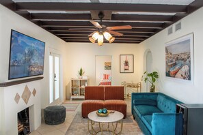 TV - The Cove 4Rms 5Bed 2Bth \ Walking Distance 2 Beach (Lantana)