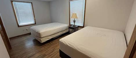 3 bedrooms, in-room safe, desk, WiFi