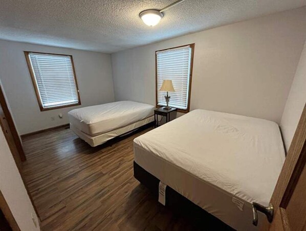 3 bedrooms, in-room safe, desk, WiFi