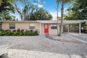 Exterior - Luxury downtown Sarasota retreat. Home in Arlington Park. (Sarasota)