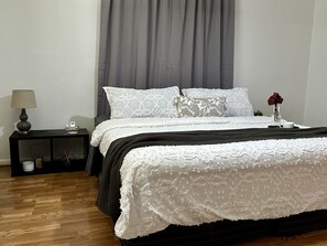 3 bedrooms, desk, iron/ironing board, free WiFi