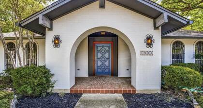 Mediterranean Oasis home with Pool and Grill! PET FRIENDLY!