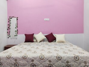 4 chambres, fer et planche à repasser, Wi-Fi, draps fournis