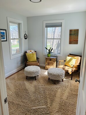 Älytelevisio, takka, pöytäjalkapallopöytä