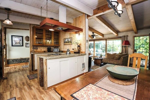 Forest Oasis 3BR • Near UO, Autzen & River