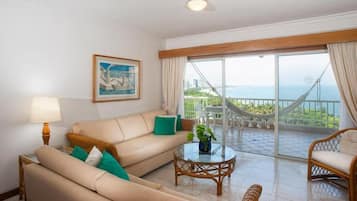 Junior Suite, 1 Bedroom, Garden View | Living area | Table tennis