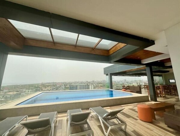 Pool - 3 BR Apartment With Ocean View In Popular Osu
(Accra)